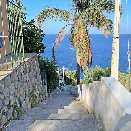 Casa Incastonata Nel Mare *