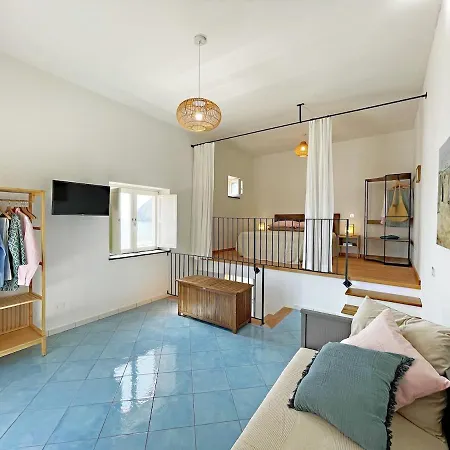 Casa Incastonata Nel Mare * Canneto (Lipari)